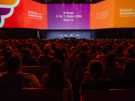 (In foto: Valerio Melandri, fondatore del Festival del Fundraising, annuncia il tema del 2025 durante la plenaria finale dell’edizione del 2024)