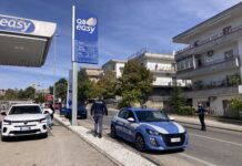Matera senza carburante, assalto agli ultimi distributori: Vigili urbani e Polizia in via Montescaglioso